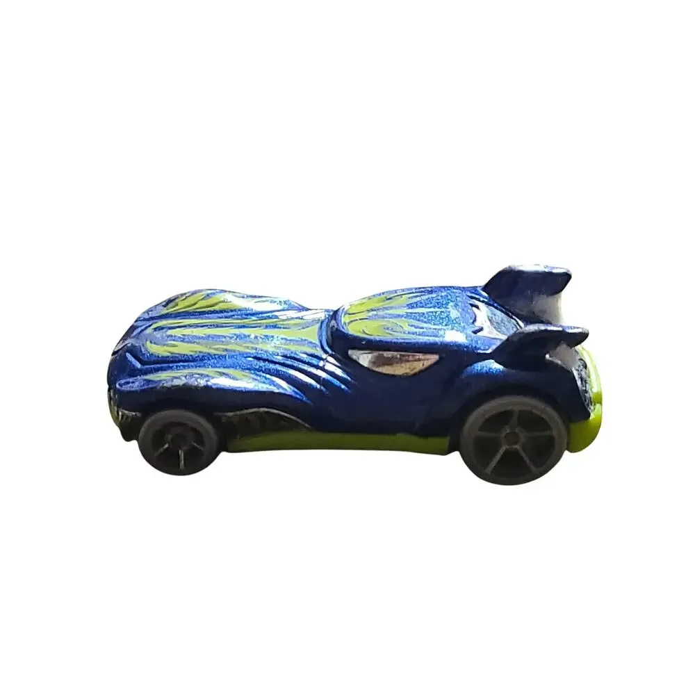 Blue Howlin Heat 2010 Hot Wheels Diecast Car C118